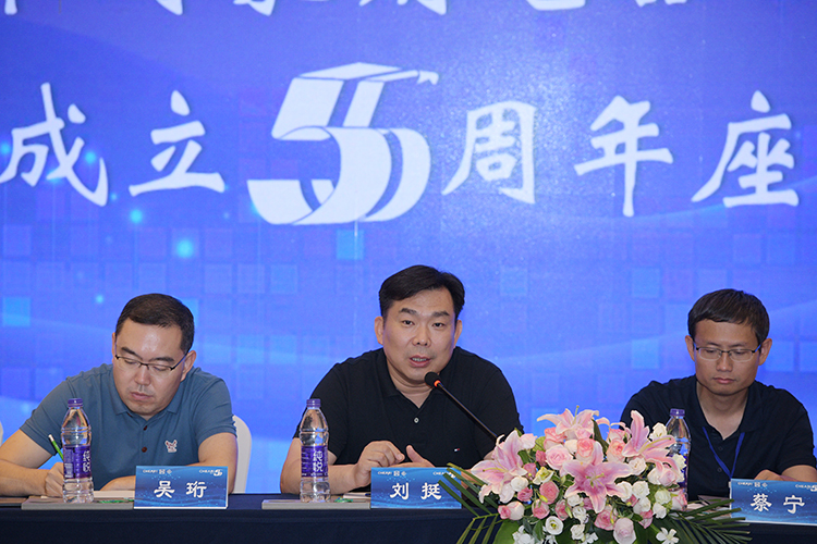 座谈刘院.jpg 座谈刘院.jpg